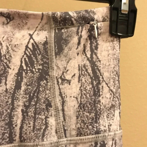 P’Tula Chandre High Waisted Pockets Camo Leggings - Picture 5 of 13